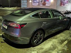 Midnight silver metallic Begagnad 2019 Tesla Model 3 Standard Range Plus Sedan | 229 000 kr (Marknadspris)