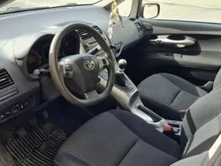 Röd Begagnad 2011 Toyota Auris Plus Halvkombi | 28 000 kr (Superpris)