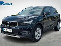 Svart Begagnad 2018 Volvo XC40 Momentum SUV | 279 800 kr (Marknadspris)