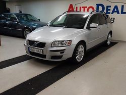 Ljusgrå Begagnad 2008 Volvo V50 Kinetic Kombi | 39 900 kr (Marknadspris)