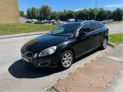 Svart Begagnad 2013 Volvo V60 Summum Kombi | 88 000 kr (Marknadspris)