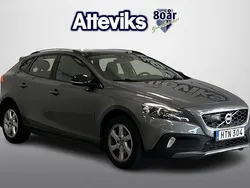 Grå Begagnad 2015 Volvo V40 CC Kombi | 169 000 kr (Marknadspris)