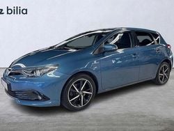 Blå Begagnad 2017 Toyota Auris Hybrid Edition Halvkombi | 174 900 kr (Marknadspris)