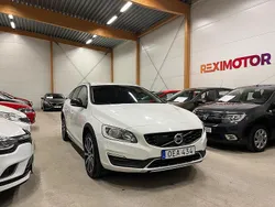 Vit Begagnad 2016 Volvo V60 CC Kinetic Kombi | 139 900 kr (Marknadspris)