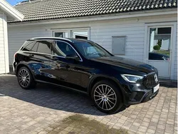 Svart Begagnad 2020 Mercedes GLC300e SUV | 389 000 kr (Marknadspris)
