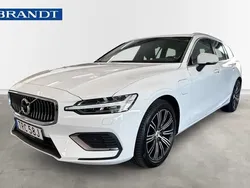 Vit Begagnad 2022 Volvo V60 Kombi | 359 900 kr (Marknadspris)