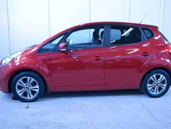 Röd Begagnad 2016 Kia Venga Comfort Halvkombi | 69 900 kr (Marknadspris)