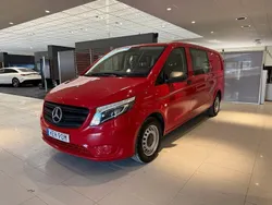 Röd Begagnad 2021 Mercedes Vito Minibuss | 339 000 kr (Marknadspris)