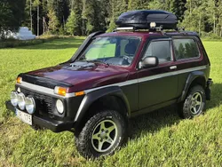 Röd Begagnad 2012 Lada niva SUV | 52 000 kr