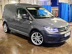 Grå Begagnad 2018 VW Caddy Minibuss | 175 000 kr