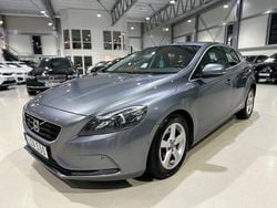 Grå Begagnad 2015 Volvo V40 Kombi | 124 900 kr (Marknadspris)