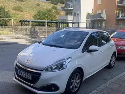 Vit Begagnad 2015 Peugeot 208 Halvkombi | 55 000 kr (Marknadspris)