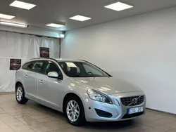 Ljusgrå (grå) Begagnad 2013 Volvo V60 Kombi | 69 700 kr (Bra pris)