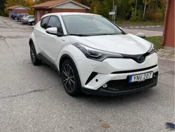 Vit Begagnad 2017 Toyota C-HR Executive SUV | 195 000 kr (Marknadspris)