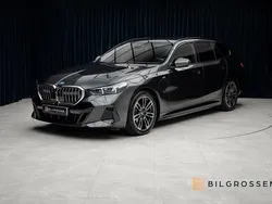 Grå Begagnad 2024 BMW 530e M Sport Kombi | 649 900 kr (Superpris)