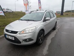 Grå Begagnad 2011 Ford Focus Platinum Kombi | 20 000 kr (Marknadspris)