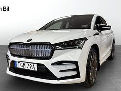 Vit (moon white metallic) Begagnad 2023 Skoda Enyaq iV RS SUV | 494 900 kr (Marknadspris)