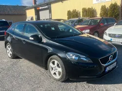 Svart Begagnad 2017 Volvo V40 Kombi | 174 900 kr (Marknadspris)