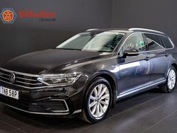 Grå Begagnad 2022 VW Passat GTE Kombi | 239 900 kr (Marknadspris)
