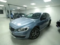 Blå Begagnad 2017 Volvo V60 CC Summum Kombi | 214 800 kr (Superpris)