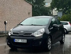 Svart Begagnad 2014 Kia Rio Halvkombi | 59 999 kr (Marknadspris)