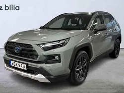 Grön Begagnad 2025 Toyota RAV4 Hybrid SUV | 459 900 kr