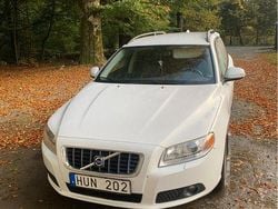 Vit Begagnad 2009 Volvo V70 Momentum Kombi | 49 000 kr (Bra pris)