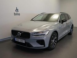 Grå Begagnad 2025 Volvo V60 Plus Kombi | 489 500 kr (Marknadspris)