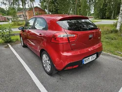 Röd Begagnad 2013 Kia Rio Halvkombi | 55 000 kr (Marknadspris)