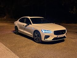 Vit Begagnad 2021 Volvo S60 R-Design Sedan | 360 000 kr (Marknadspris)