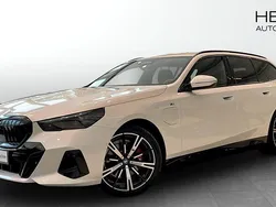 Vit (white) Begagnad 2025 BMW 530e M Sport Kombi | 719 700 kr (Marknadspris)