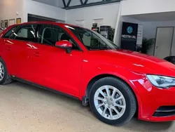 Röd Begagnad 2013 Audi A3 Sportback Attraction Halvkombi | 99 900 kr (Marknadspris)