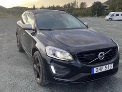 Svart Begagnad 2017 Volvo XC60 R-Design SUV | 240 000 kr (Marknadspris)