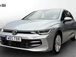 Silver Begagnad 2024 VW Golf VIII Life Halvkombi | 309 900 kr (Marknadspris)