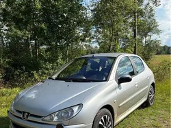 Grå Begagnad 2005 Peugeot 206 Halvkombi | 12 000 kr (Marknadspris)
