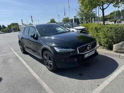Svart Begagnad 2021 Volvo V60 CC Kombi | 270 000 kr (Marknadspris)
