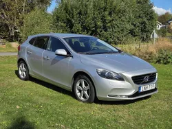 Silver Begagnad 2015 Volvo V40 Kombi | 159 000 kr (Marknadspris)
