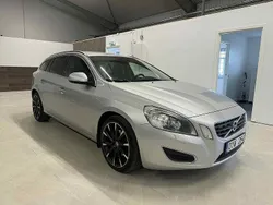 Ljusgrå Begagnad 2011 Volvo V60 Momentum Kombi | 59 900 kr (Dyr)