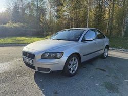Silver Begagnad 2004 Volvo S40 Sedan | 19 900 kr (Marknadspris)
