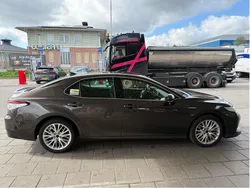 Brun Begagnad 2019 Toyota Camry Hybrid Executive Sedan | 175 000 kr (Dyr)