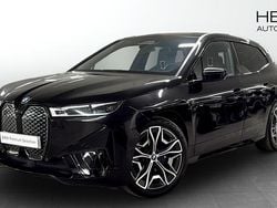 Svart Begagnad 2022 BMW iX Comfort Edition SUV | 748 700 kr (Marknadspris)