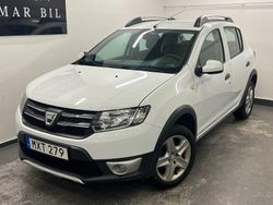Vit Begagnad 2014 Dacia Sandero Stepway Halvkombi | 59 900 kr (Marknadspris)