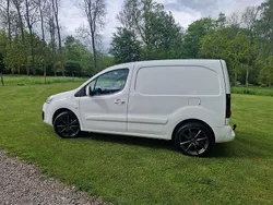 Vit Begagnad 2016 Peugeot Partner Minibuss | 74 000 kr (Bra pris)