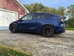 Blå Begagnad 2023 Tesla Model Y Performance SUV | 485 000 kr