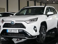 Vit Begagnad 2021 Toyota RAV4 Hybrid Active SUV | 354 500 kr (Marknadspris)