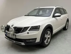 Vit Begagnad 2018 Skoda Octavia Scout Kombi | 130 000 kr (Marknadspris)
