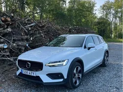 Vit Begagnad 2019 Volvo V60 CC Kombi | 219 000 kr (Lite dyr)