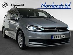 Silver (oyster silver metallic) Begagnad 2024 VW Touran Minibuss | 366 000 kr (Marknadspris)