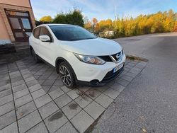 Vit Begagnad 2014 Nissan Qashqai SUV | 74 900 kr (Marknadspris)