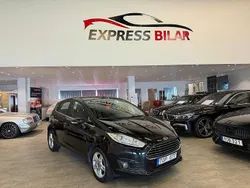 Svart Begagnad 2013 Ford Fiesta Titanium Halvkombi | 69 900 kr (Marknadspris)